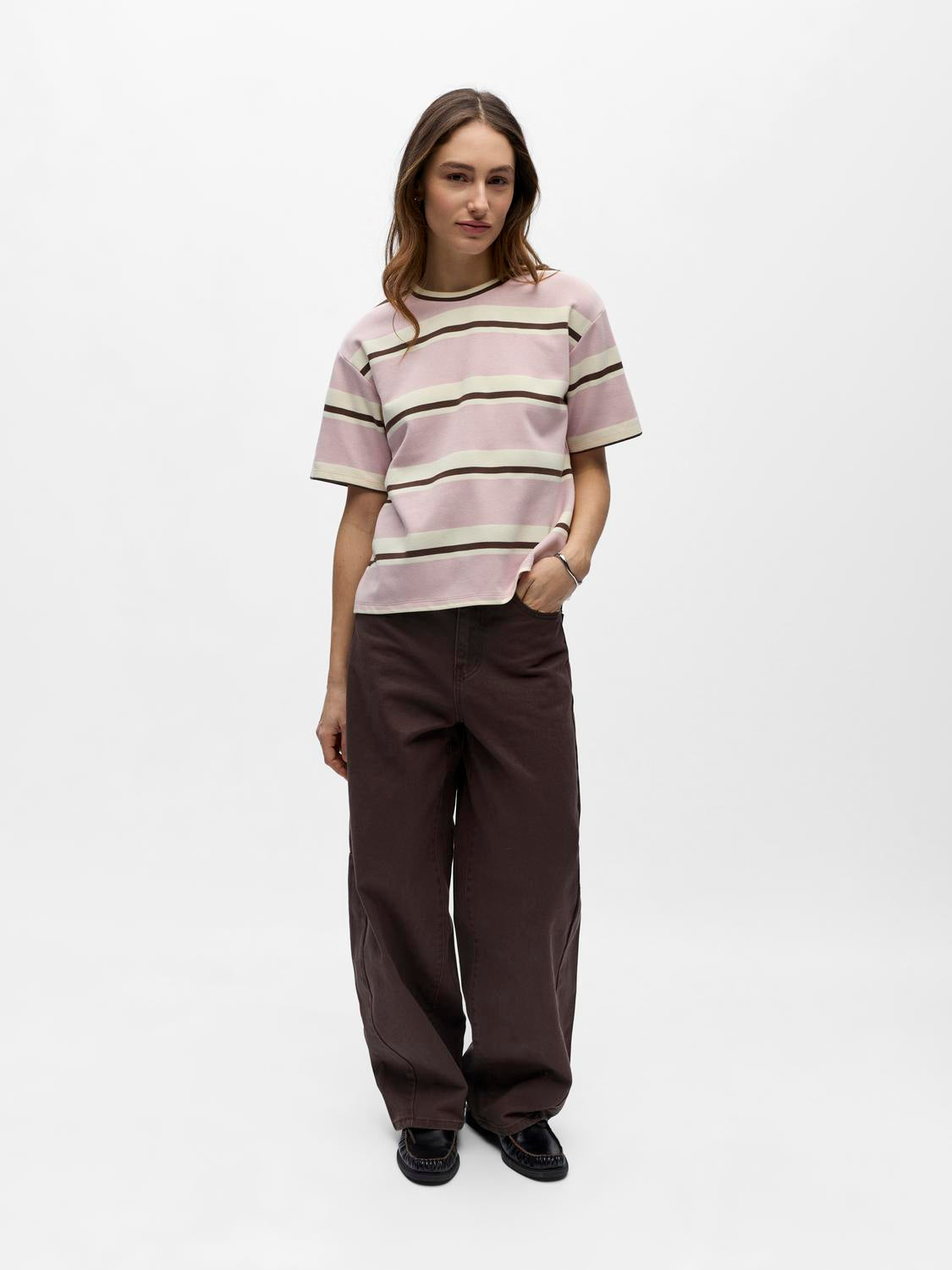 model_shot-front_full